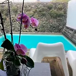 Oliveira House Villa *